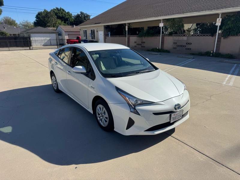 Toyota Prius Two 2016
