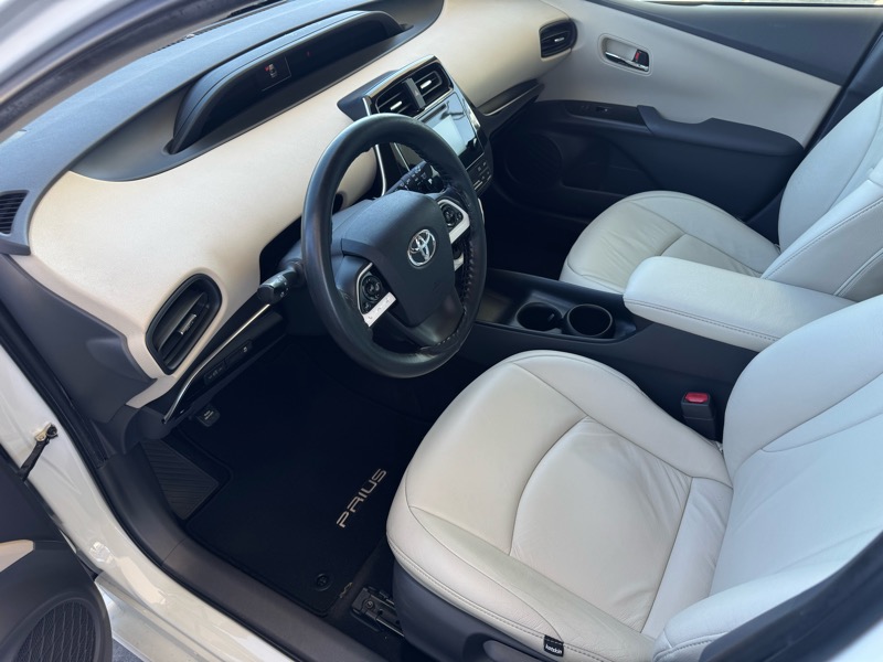 Toyota Prius Two 2016