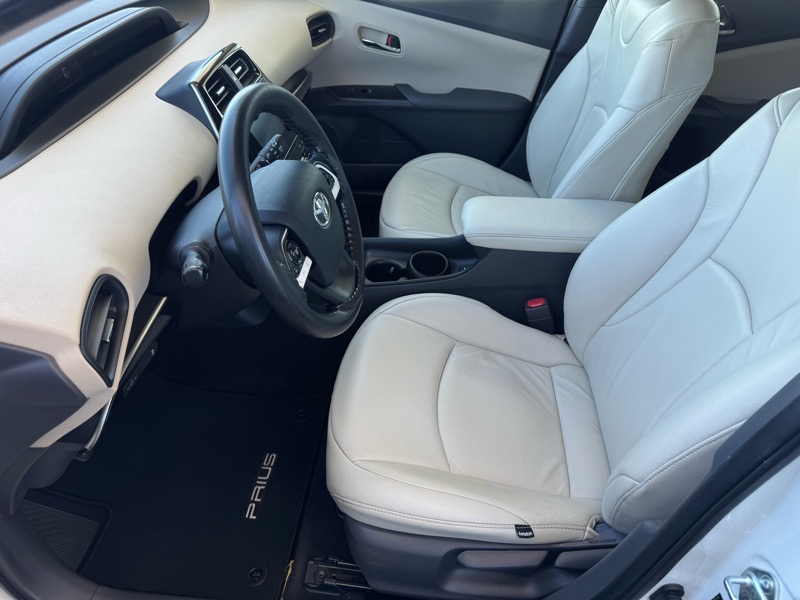 Toyota Prius Two 2016