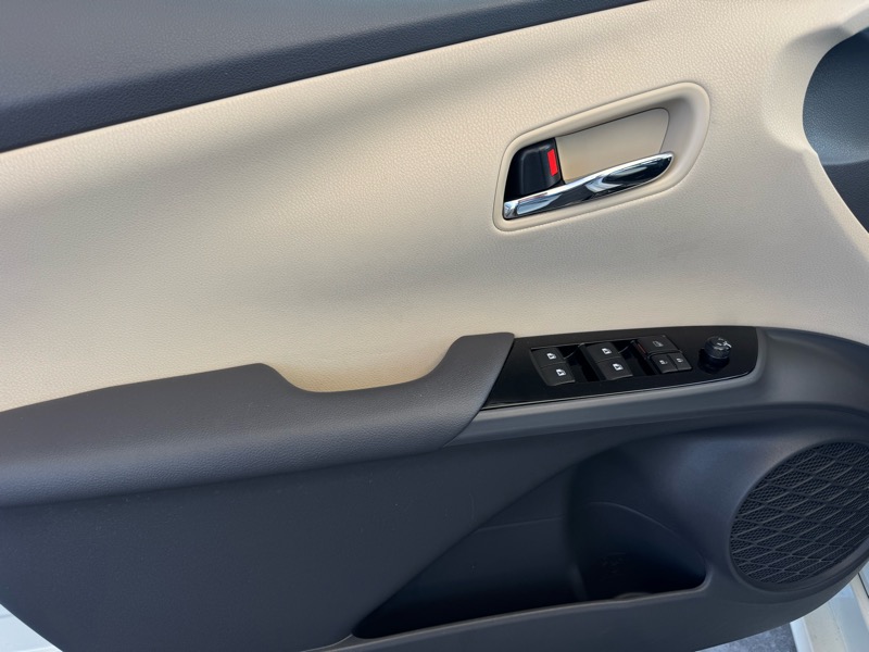 Toyota Prius Two 2016