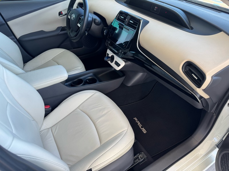 Toyota Prius Two 2016