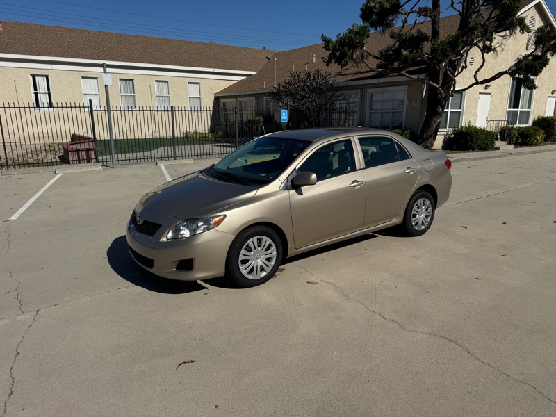 Toyota Corolla Base 5-Speed MT 2010