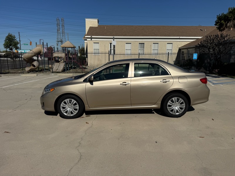 Toyota Corolla Base 5-Speed MT 2010