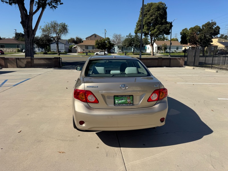 Toyota Corolla Base 5-Speed MT 2010