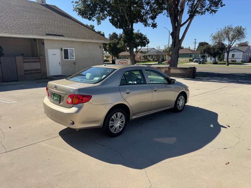 Toyota Corolla Base 5-Speed MT 2010