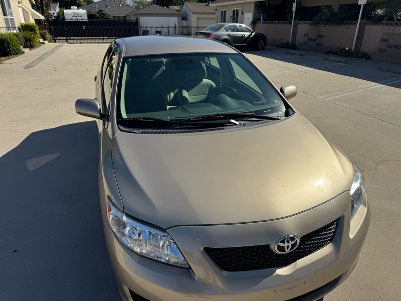 Toyota Corolla Base 5-Speed MT 2010