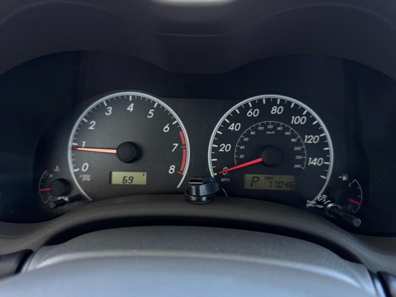 Toyota Corolla Base 5-Speed MT 2010