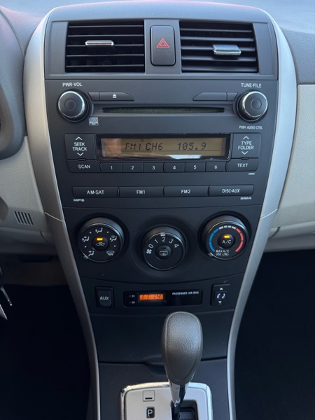 Toyota Corolla Base 5-Speed MT 2010