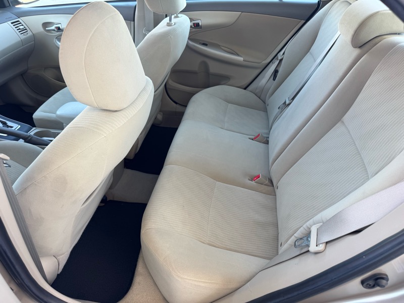 Toyota Corolla Base 5-Speed MT 2010