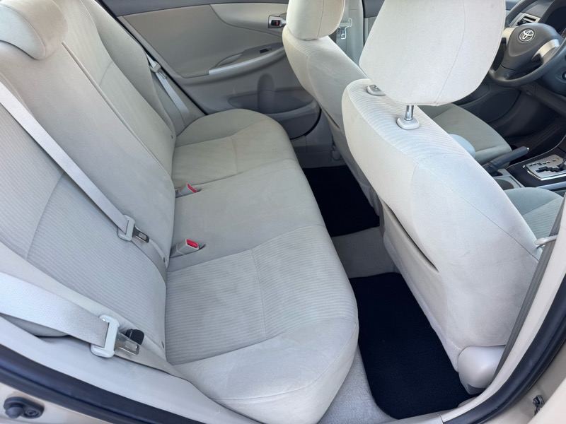 Toyota Corolla Base 5-Speed MT 2010