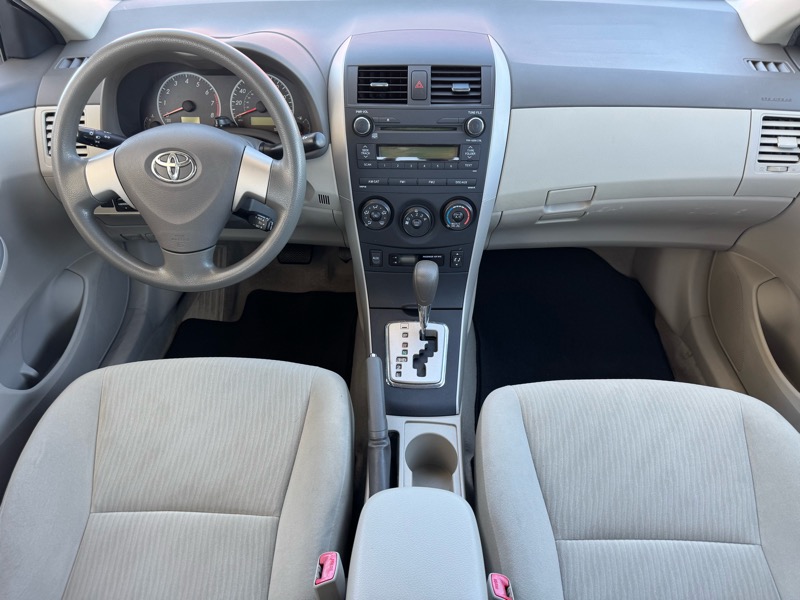 Toyota Corolla Base 5-Speed MT 2010