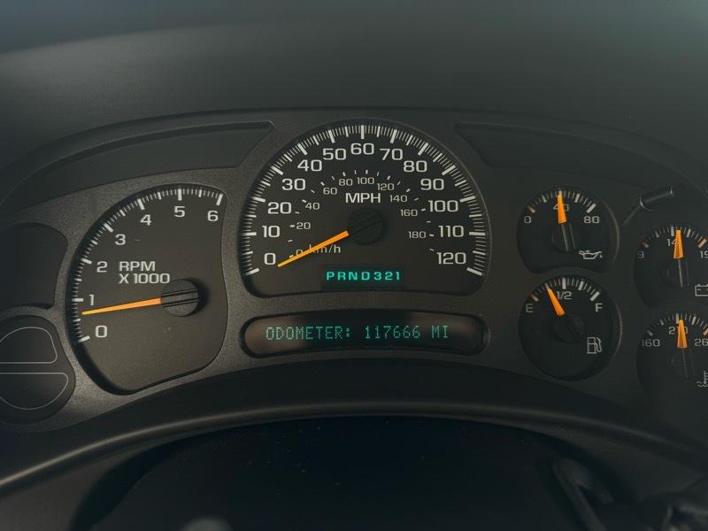 Chevrolet Tahoe 2WD 2004