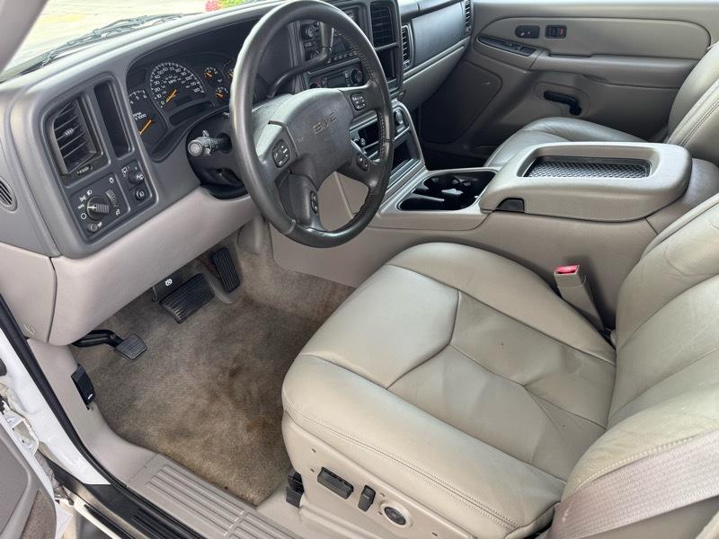 Chevrolet Tahoe 2WD 2004