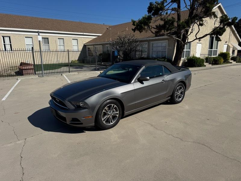 Ford Mustang V6 Convertible 2013