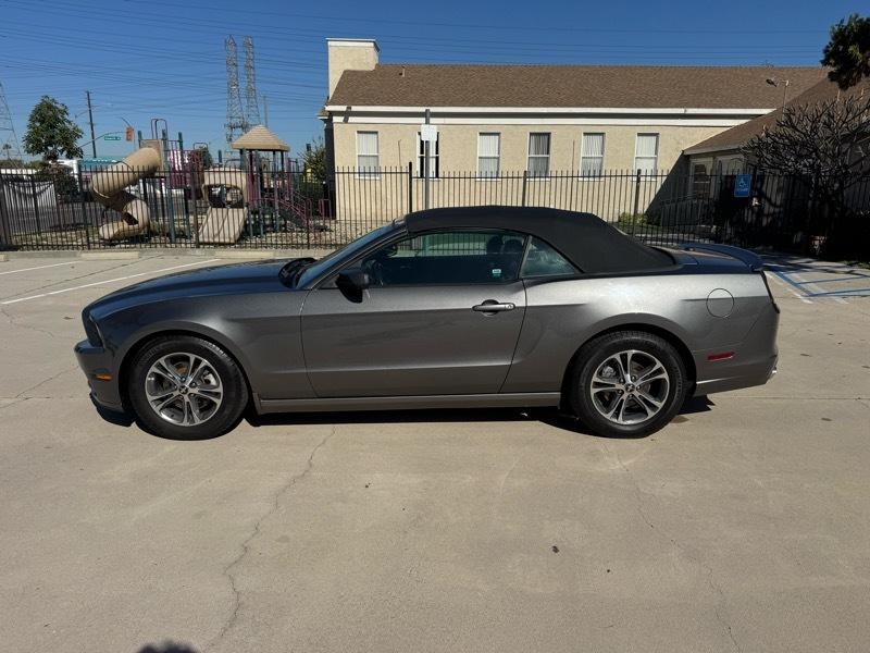 Ford Mustang V6 Convertible 2013