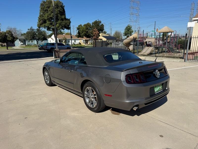 Ford Mustang V6 Convertible 2013