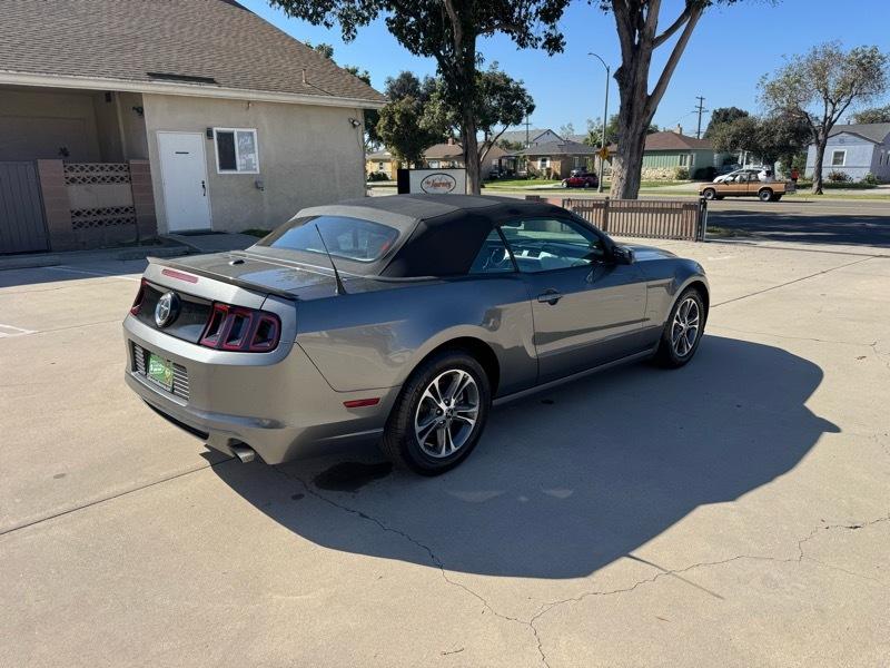 Ford Mustang V6 Convertible 2013