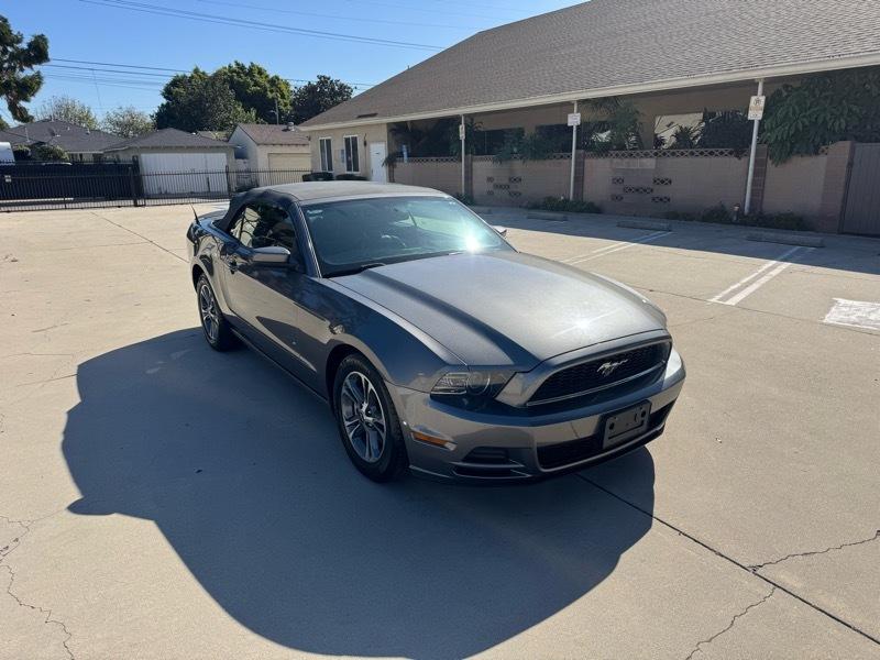 Ford Mustang V6 Convertible 2013