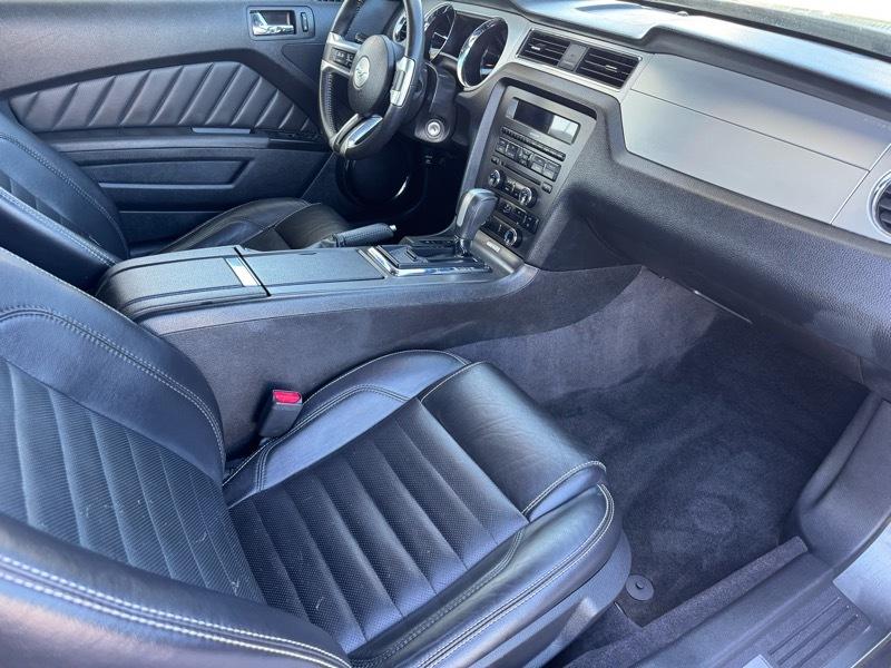 Ford Mustang V6 Convertible 2013