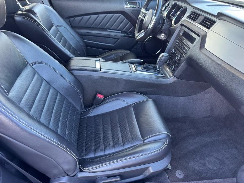 Ford Mustang V6 Convertible 2013