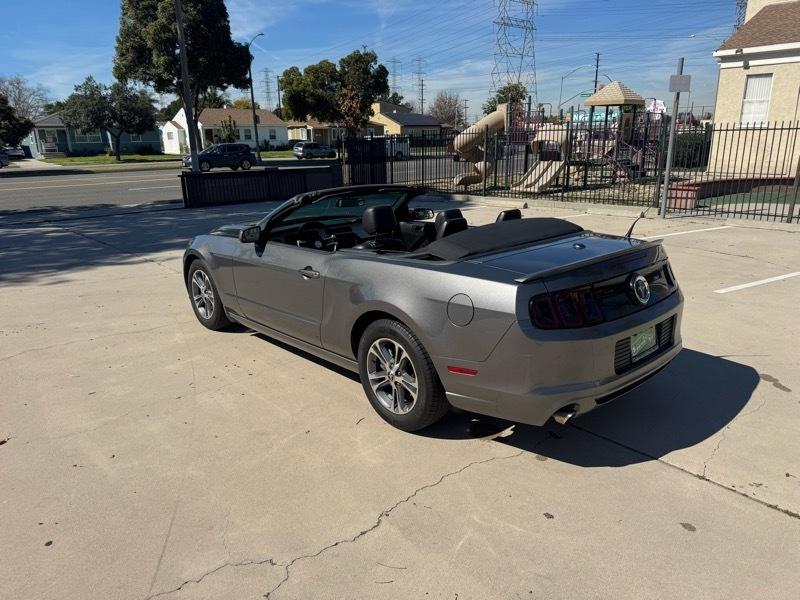 Ford Mustang V6 Convertible 2013