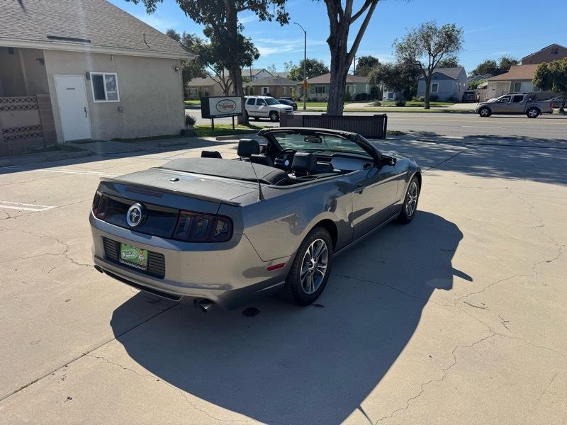 Ford Mustang V6 Convertible 2013