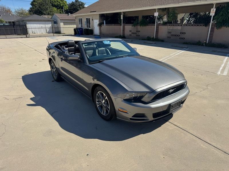 Ford Mustang V6 Convertible 2013
