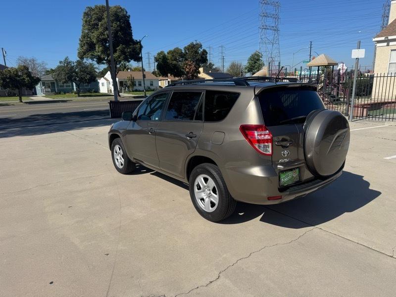Toyota RAV4 Base I4 2WD 2011