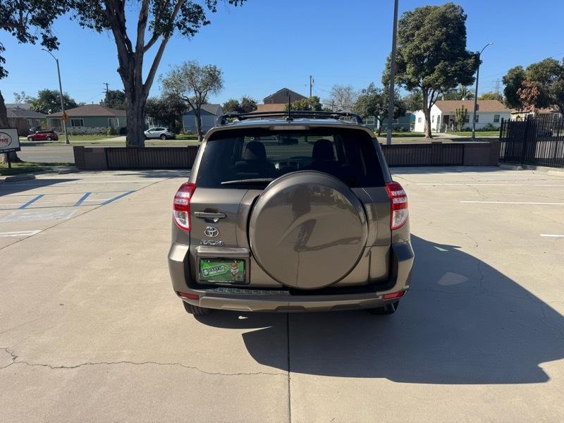 Toyota RAV4 Base I4 2WD 2011