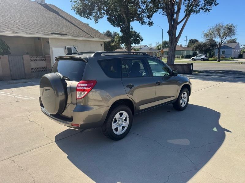 Toyota RAV4 Base I4 2WD 2011