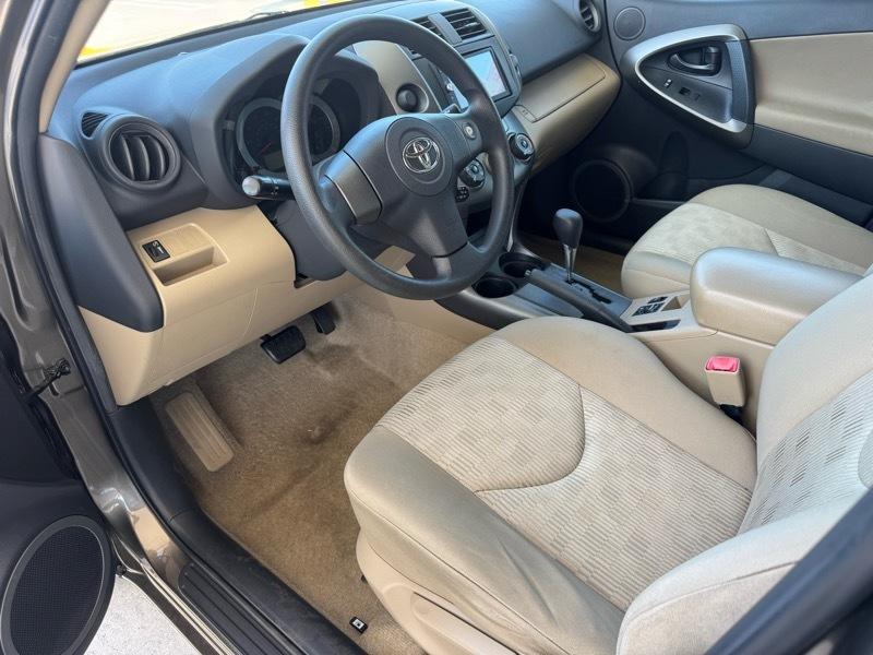 Toyota RAV4 Base I4 2WD 2011