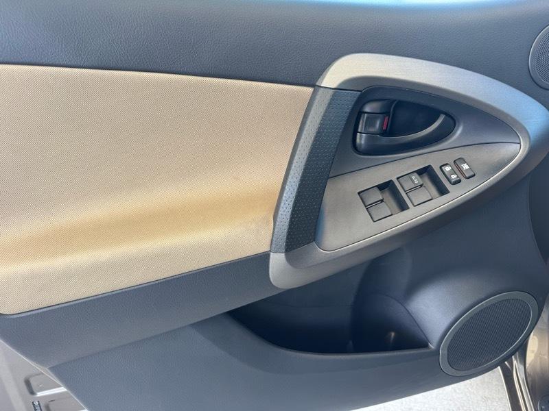 Toyota RAV4 Base I4 2WD 2011