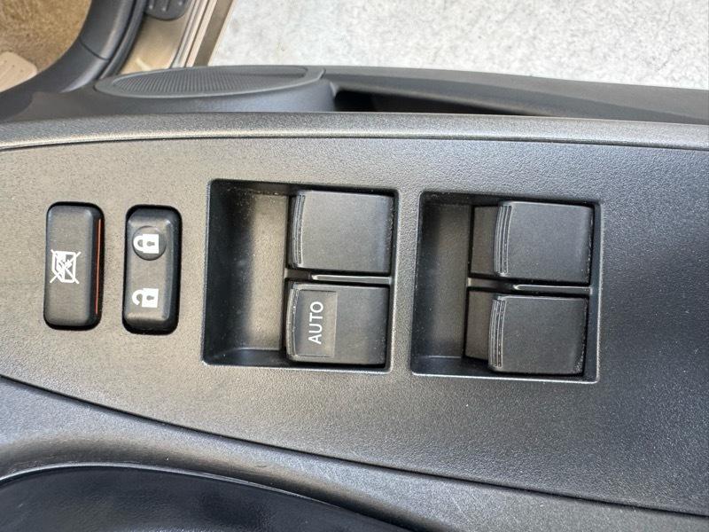 Toyota RAV4 Base I4 2WD 2011