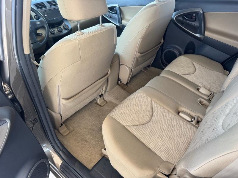 Toyota RAV4 Base I4 2WD 2011