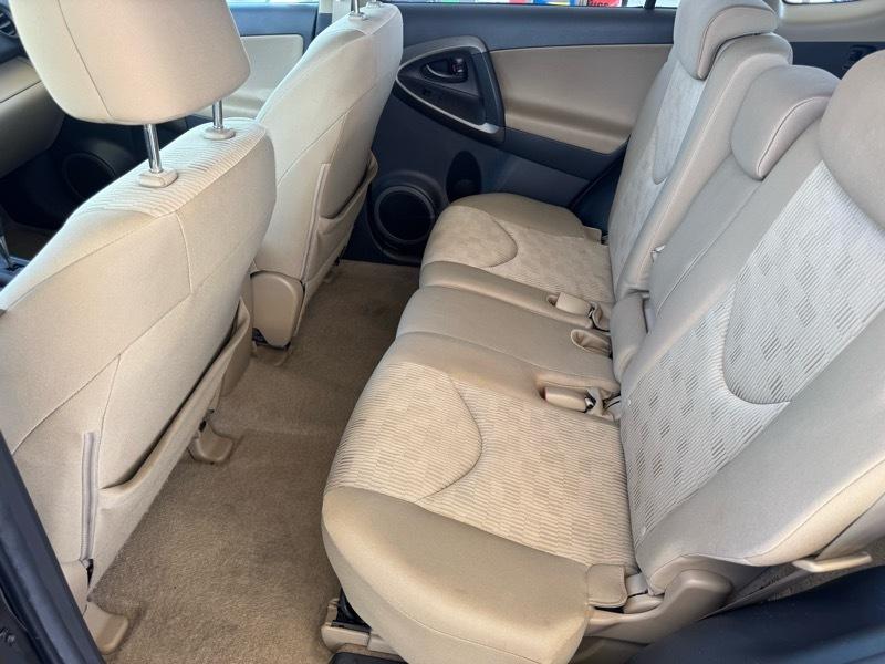 Toyota RAV4 Base I4 2WD 2011