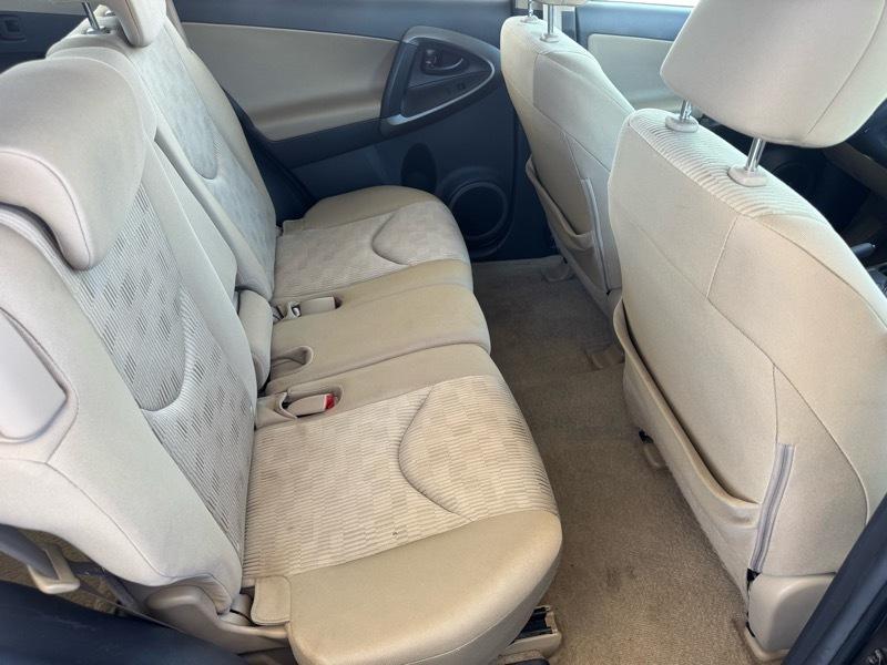 Toyota RAV4 Base I4 2WD 2011