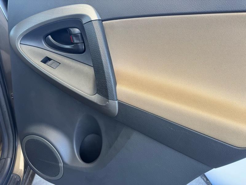 Toyota RAV4 Base I4 2WD 2011