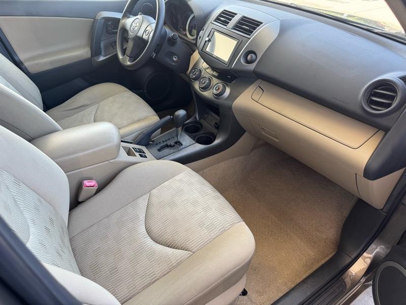 Toyota RAV4 Base I4 2WD 2011