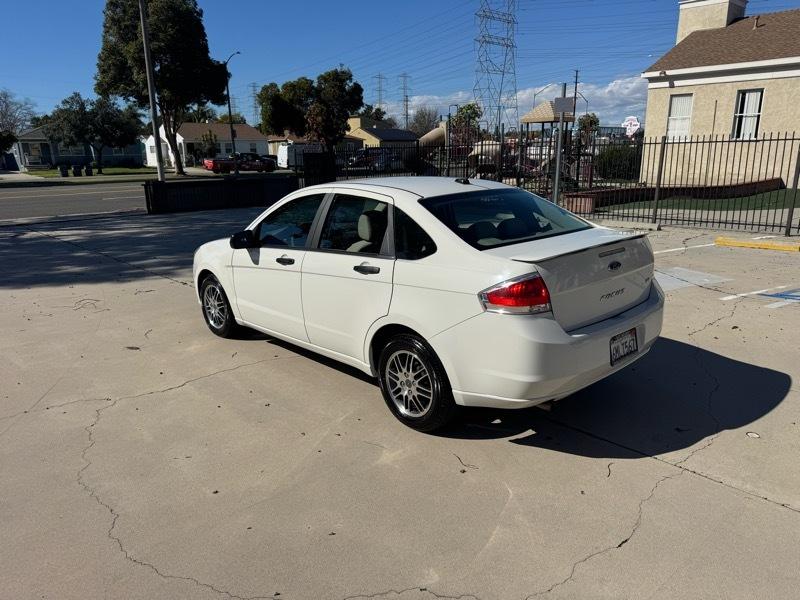 Ford Focus SE Sedan 2010