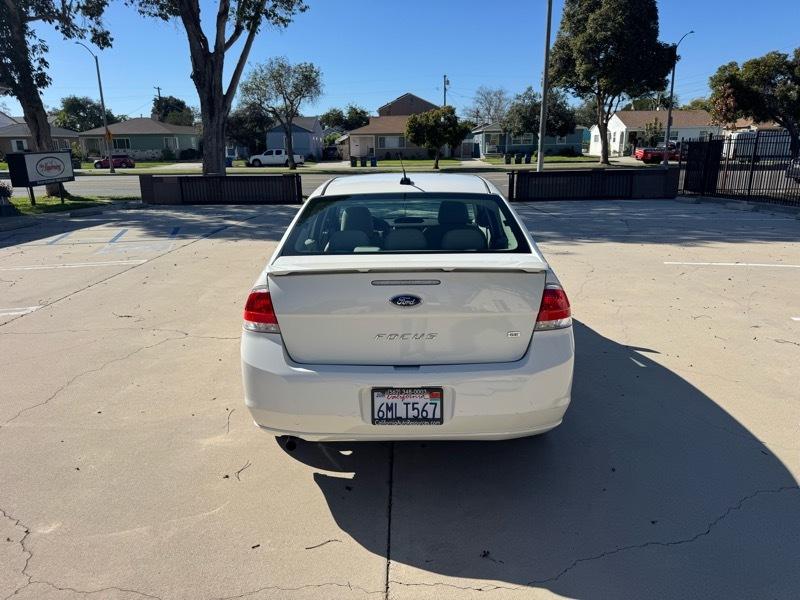 Ford Focus SE Sedan 2010