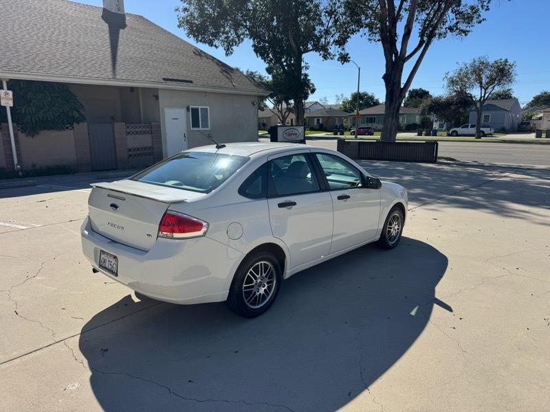 Ford Focus SE Sedan 2010