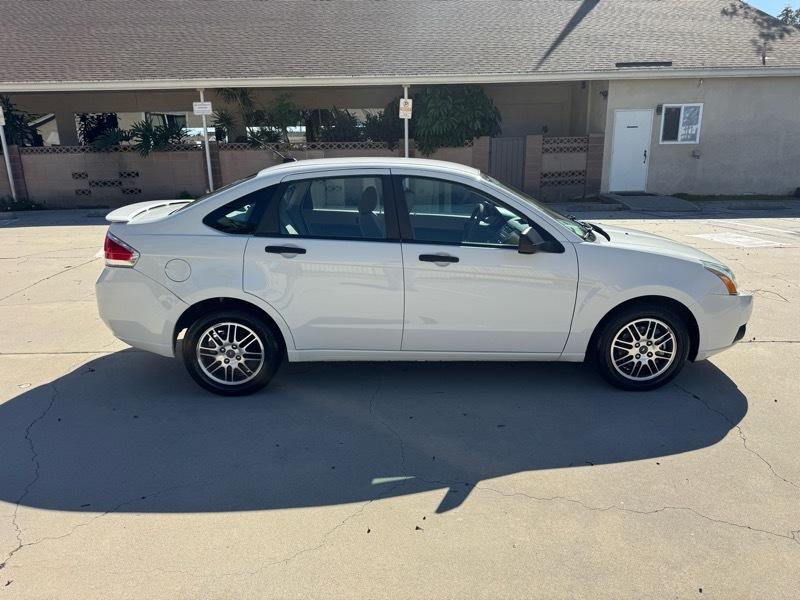 Ford Focus SE Sedan 2010
