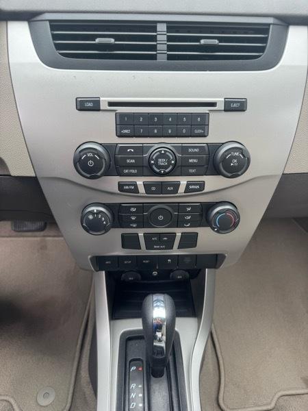 Ford Focus SE Sedan 2010