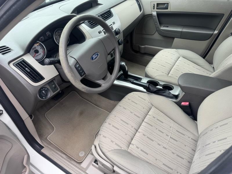 Ford Focus SE Sedan 2010