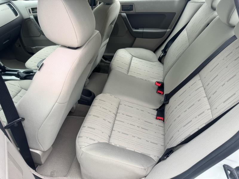 Ford Focus SE Sedan 2010