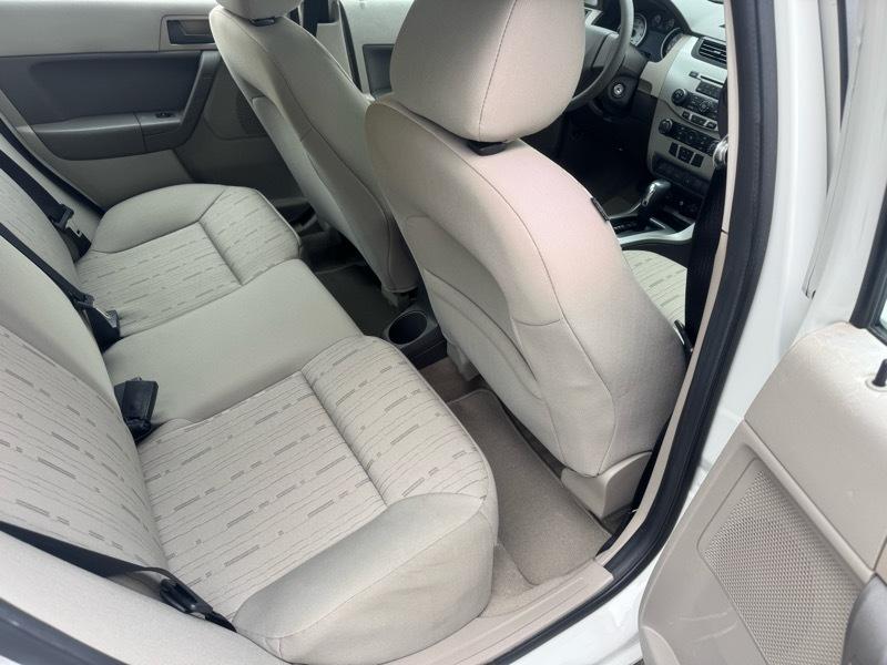 Ford Focus SE Sedan 2010