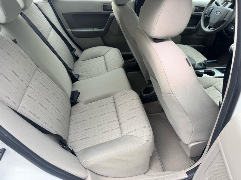 Ford Focus SE Sedan 2010