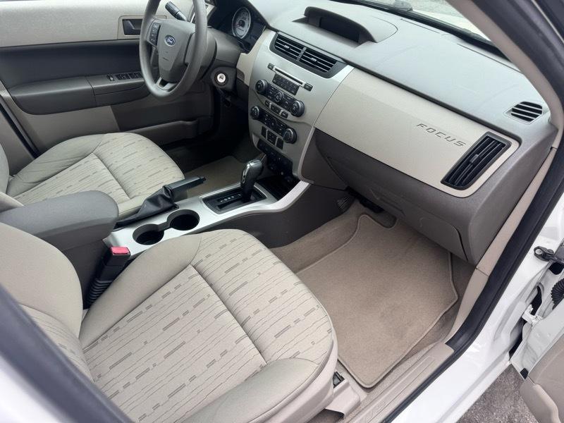 Ford Focus SE Sedan 2010