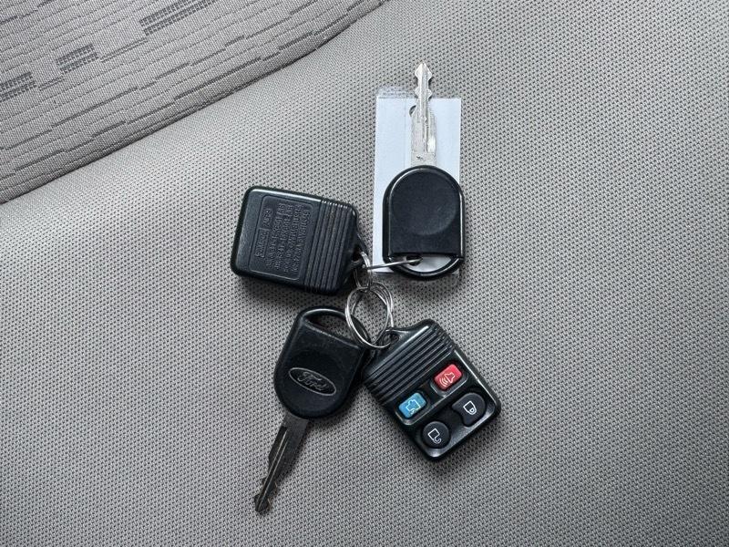 Ford Focus SE Sedan 2010