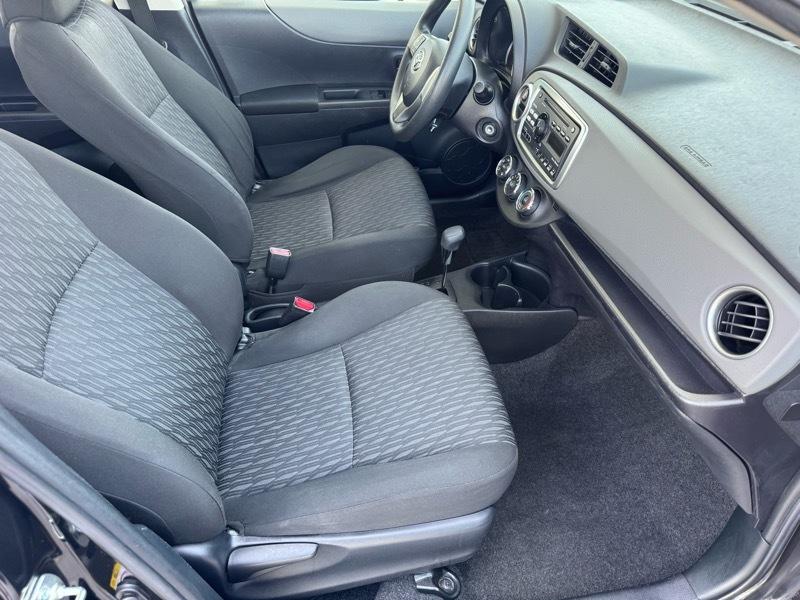 Toyota Yaris L 5-Door AT 2014